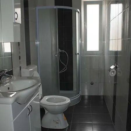 Martina アパート ビビニェ