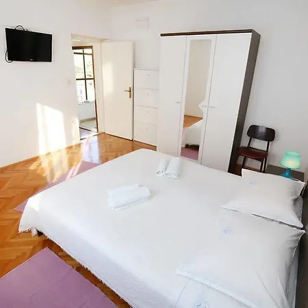 アパート Martina ビビニェ